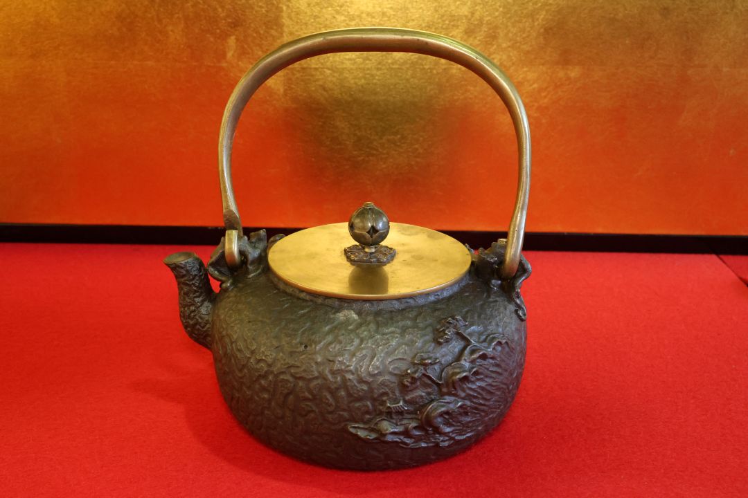亀文堂鉄瓶 家戌日本琵琶湖在東 茶道具 亀文堂鉄瓶 ・家戌日本琵琶湖在東・ 茶道具