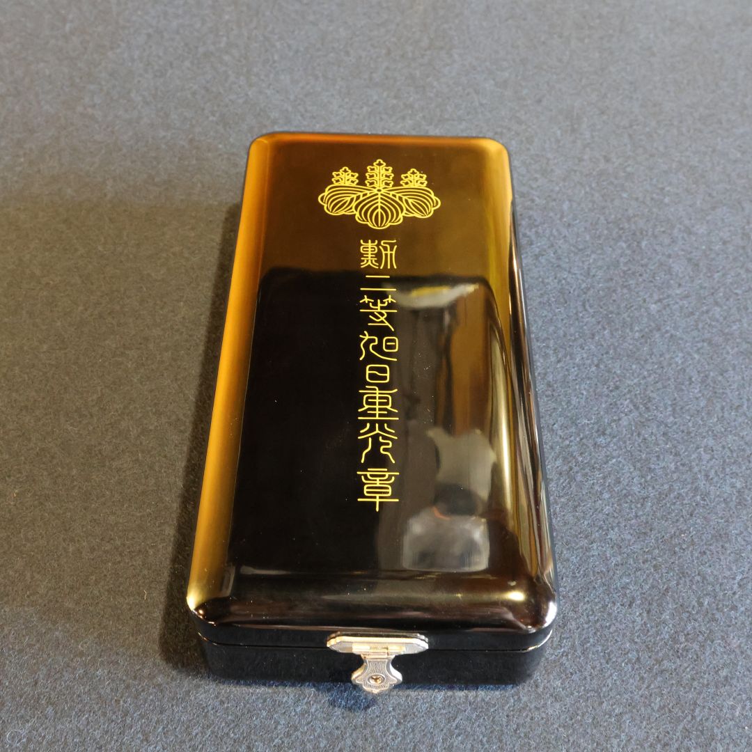 【激レア 極美品!】勲二等旭日重光章 明治勲章 本物保証 共箱入 完品 328 勲二等旭日重光章